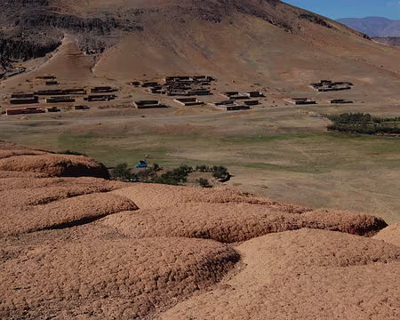DSC_0831 Au sommet, la falaise de gré se transforme en un petit plateau pavé, que nous avons atteint après l'escalade d'une petite cheminée, guidé par l’expert en la...