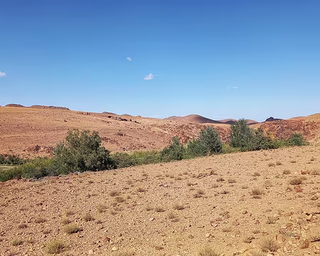 20251006_161024-01 Nous campons près des sources, ici à Qit Tigga. (On voit le réservoir à gauche).