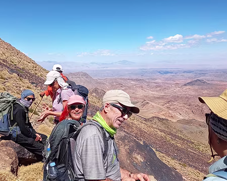 20251008_133116-01 On s'apprête à redescendre de 1000 m vers les bergeries d'Iriri.