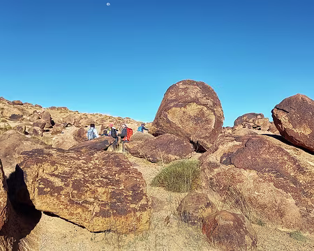 20251010_090133-01-01 Ven. 10 oct. 2025 . 9h00 On s'élève doucement dans un verrou rocheux entre l'Amjoud et l'Aziwane.