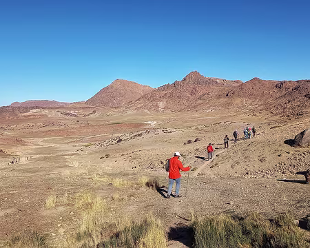 20251010_092814-01 Après le verrou on débouche dans un vaste cirque désertique.