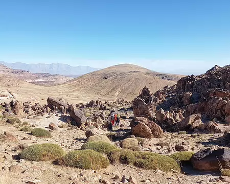 20251010_100421-01 Après un nouveau collet à 2500 m, la vue s'ouvre sur l'Atlas