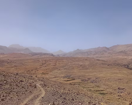 20251011_120428-01 Pour notre dernier jour de randonnée, le vent sableux du Sahara s'est levé.