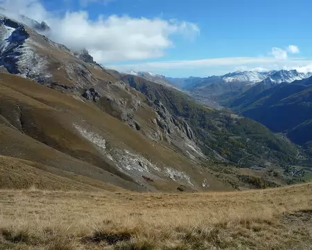 2025-10-27 14-04-39 Saint-Ours et la vallée de Larche vus du col de Mirandol (2433 m)