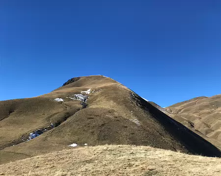 2025-10-28 13-50-50 Trois montent à la tête de Peyron (zoomer pour voir)
