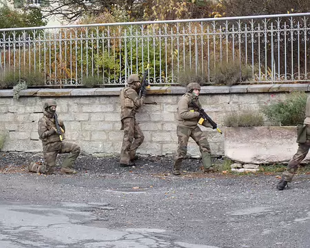 2025-10-26 09-41-35 Petite protection militaire pour notre arrivée