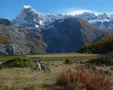 2025-10-27 11-39-57 Le brec de Chambeyron domine le paysage
