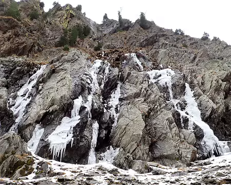 2025-10-31 13-01-42 Cascade glacée
