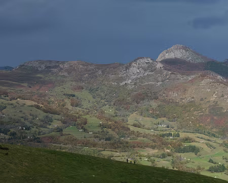 048_DSCF0167 Au loin à droite, le Pic de Bazès