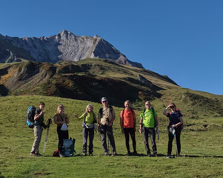 070_DSCF0311 Photo de groupe devant le Pic de Gabizos (2639 m)