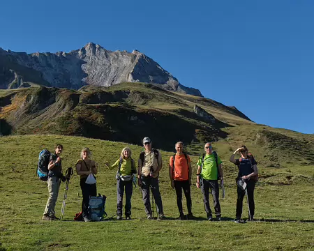 070_DSCF0311 Photo de groupe devant le Pic de Gabizos (2639 m)