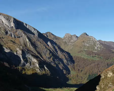 075_DSCF0349 Vue sur la route du Col de l'Aubisque et le Cirque du Litor depuis le Col de Saucède