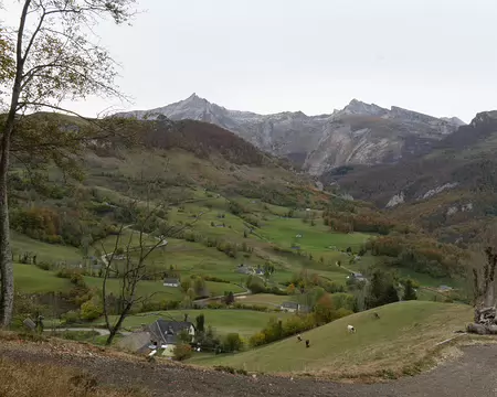 100_DSCF0541 A gauche le Pic de Gabizos, à droite le Pic de la Latte de Bazen