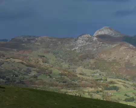 048_DSCF0167 Au loin à droite, le Pic de Bazès