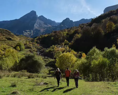 084_DSCF0455 Derrière nous, le Pic de Gabizos