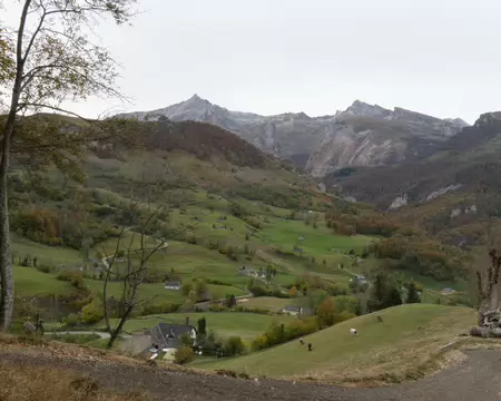 100_DSCF0541 A gauche le Pic de Gabizos, à droite le Pic de la Latte de Bazen