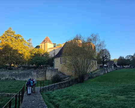 005 L'Église Saint-Martial de Paunat est l'abbatiale de l'une des plus anciennes abbayes du Périgord