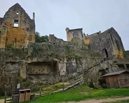 047 Le château de Commarque est la propriété de la famille éponyme qui l'aurait bâti au XIIe siècle, mais pas que,