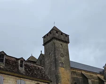 067 Église Saint-Laurent et Saint-Front de Beaumontois en Périgord. Église-forteresse du XIIIe siècle, dévastée par les guerres de religion, restaurée au XIXe...