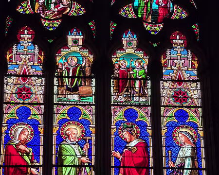069 Les vitraux ont été réalisés en 1876-1877 par Joseph Villiet , maître verrier bordelais