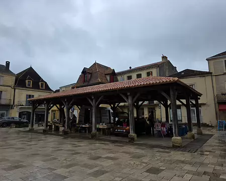 070 La bastide de Beaumontois fut fondée en 1272, par Lucas de Thaney, sénéchal en Guyenne du roi Edouard 1er d'Angleterre. Elle mesure 338 m de long et 137 m de...