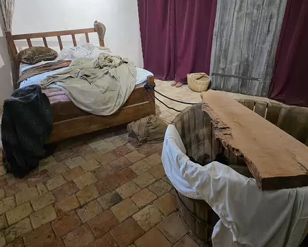 075 Une dizaine d'autres productions y ont posé leurs caméras ces dernières années. Le Capitan (1960) – Les Visiteurs (1996) – Jeanne d'Arc (1999) – Jacquou le...