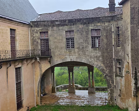 083 Le Péristyle. La loggia à 6 colonnes jumelées fut percée vers 1724