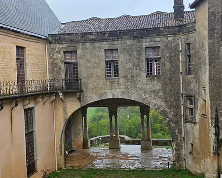 083 Le Péristyle. La loggia à 6 colonnes jumelées fut percée vers 1724