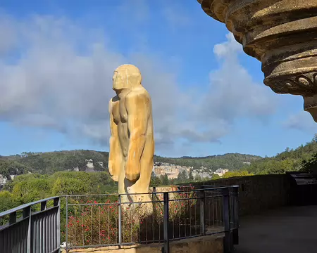 094 L'homme primitif de Paul Dardé (1888 – 1963) a été inauguré aux Eyzies en 1931 par Paul Léon, ministre des Beaux-Arts. Sa hauteur est de 3 mètres