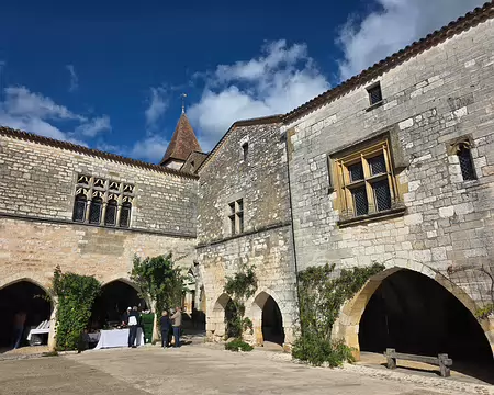 107 Fondée en 1284 par Edouard 1er et Pierre de Gontant, alors évêqie de Biron, elle a pour objectif de consolider la zone de défense établie par le souverain avec...