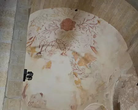 140 Fresques superposées de plusieurs époques mises à jour lors de la restauration de 1995