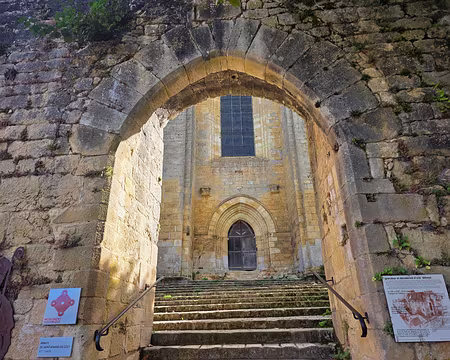 147 La construction de l'abbatiake a commencé au début du XIIe siècle pour s'achever au début du XIIIe siècle