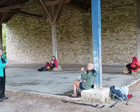 028 pique-nique à l'abri de la grande halle