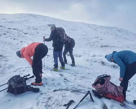 20251022_100128-01 Mer. 22 oct. 2025. Au dessus de Riffelberg vers 2600 m. On cramponne.