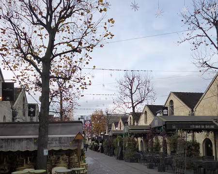 P1220083 Bercy village construit sur le lieu des anciens chais...