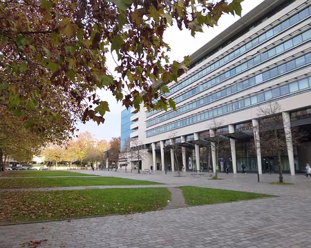 P1220089 Le quartier d'affaires de la Place des Vins-de-France