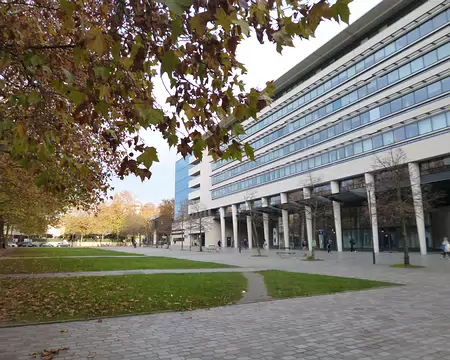 P1220089 Le quartier d'affaires de la Place des Vins-de-France