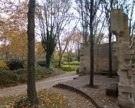 P1220098 Ruines du Petit Château de Bercy (XVIIIè s.)