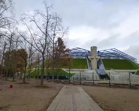 P1220101 Le Palais Omnisport 