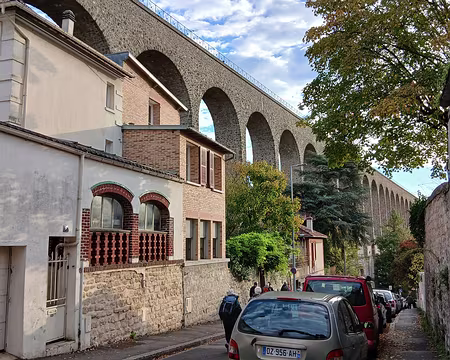 002 La rue du Chemin de Fer (Arcueil, Val de Marne) longe l’aqueduc d’Arcueil - Cachan situé à la limite des deux communes. Il enjambe la vallée de la Bièvre