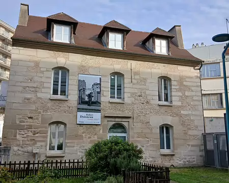 023 L’ancien hôtel du Paroy (XVIIIème siècle) à Gentilly abrite depuis 1996 la Maison de la Photographie Robert Doisneau (né à Gentilly en 1912)