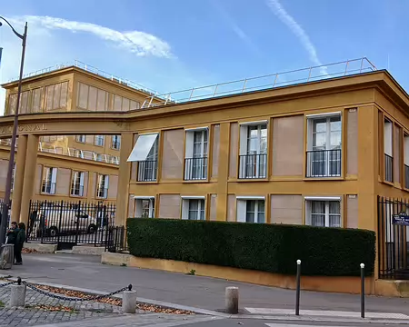 040 Le Mobilier national, héritier du garde-meuble de la Couronne, est installé depuis 1937 rue Berbier de Mets, ancien lit de la Bièvre. Architecte Auguste Perret