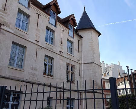 045 Le château de la Reine blanche construit au début du XVIème siècle dans le faubourg Saint Marcel pour la famille Gobelin, teinturiers en écarlate, installés...
