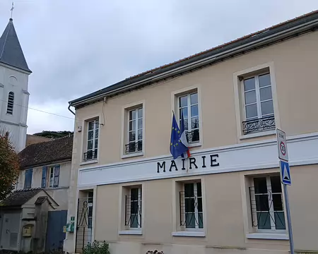 028 Arrivée à Germigny-l’Evêque par la rue aux Loups. Les évêques de Meaux (dont Bossuet) avaient leur résidence de campagne dans ce village