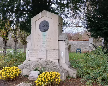 029 Le monument aux morts (Germigny-l’Evêque)