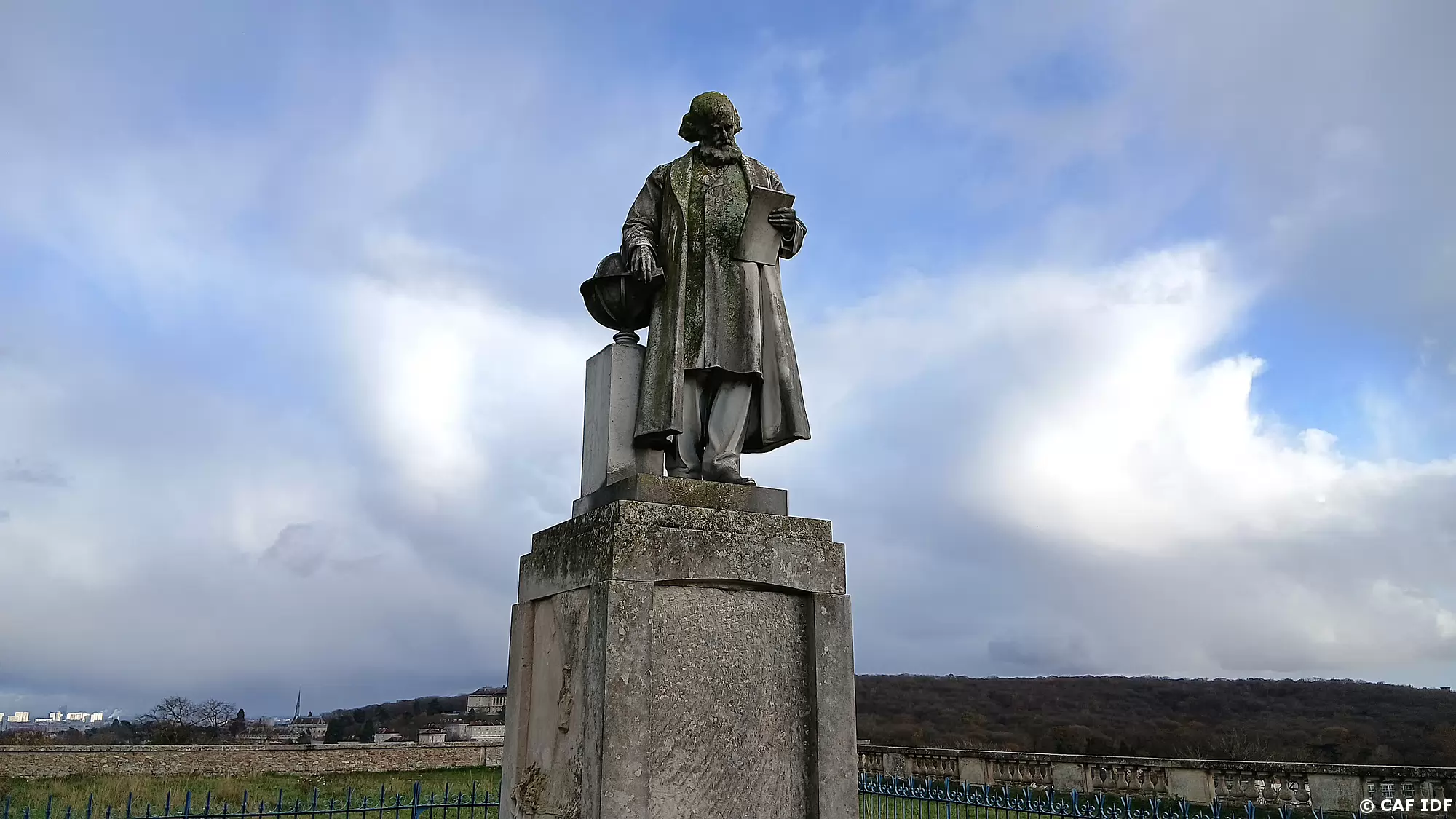 032 C’est l’astronome Jules Janssen (1824-1907) qui sauva le Château Neuf de Meudon en le transformant en observatoire, référence mondiale pour l’étude du soleil
