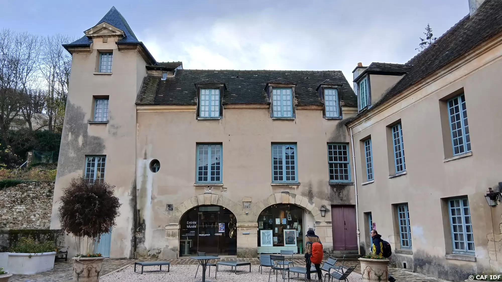 042 Le musée occupe une demeure du XVIème siècle. Parmi les propriétaires célèbres, Ambroise Paré en 1550, et Armande Béjart, comédienne et veuve de Molière, qui l’acquit en 1676 et y demeura jusqu’à sa mort en 1700