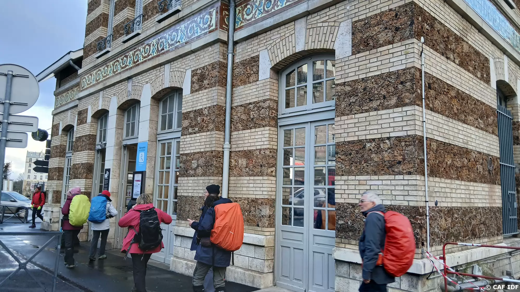 050 Arrivée à la gare de Meudon – Val Fleury. Merci à Mathilde et Martine pour cette belle randonnée culturelle, de forêts en musée