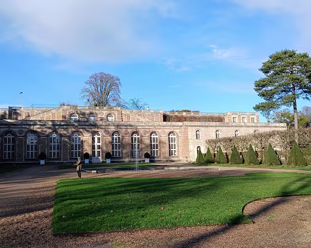 037 L’Orangerie, construite en 1657 par l’architecte Louis Le Vau pour Abel Servien, est toujours en activité. Elle abrite les orangers de Meudon, de Saint-Cloud,...