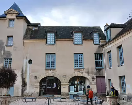 042 Le musée occupe une demeure du XVIème siècle. Parmi les propriétaires célèbres, Ambroise Paré en 1550, et Armande Béjart, comédienne et veuve de Molière, qui...